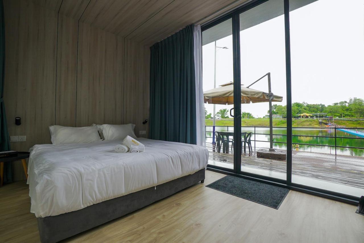 Roxy Tasik Biru Resort City Bau Exterior photo