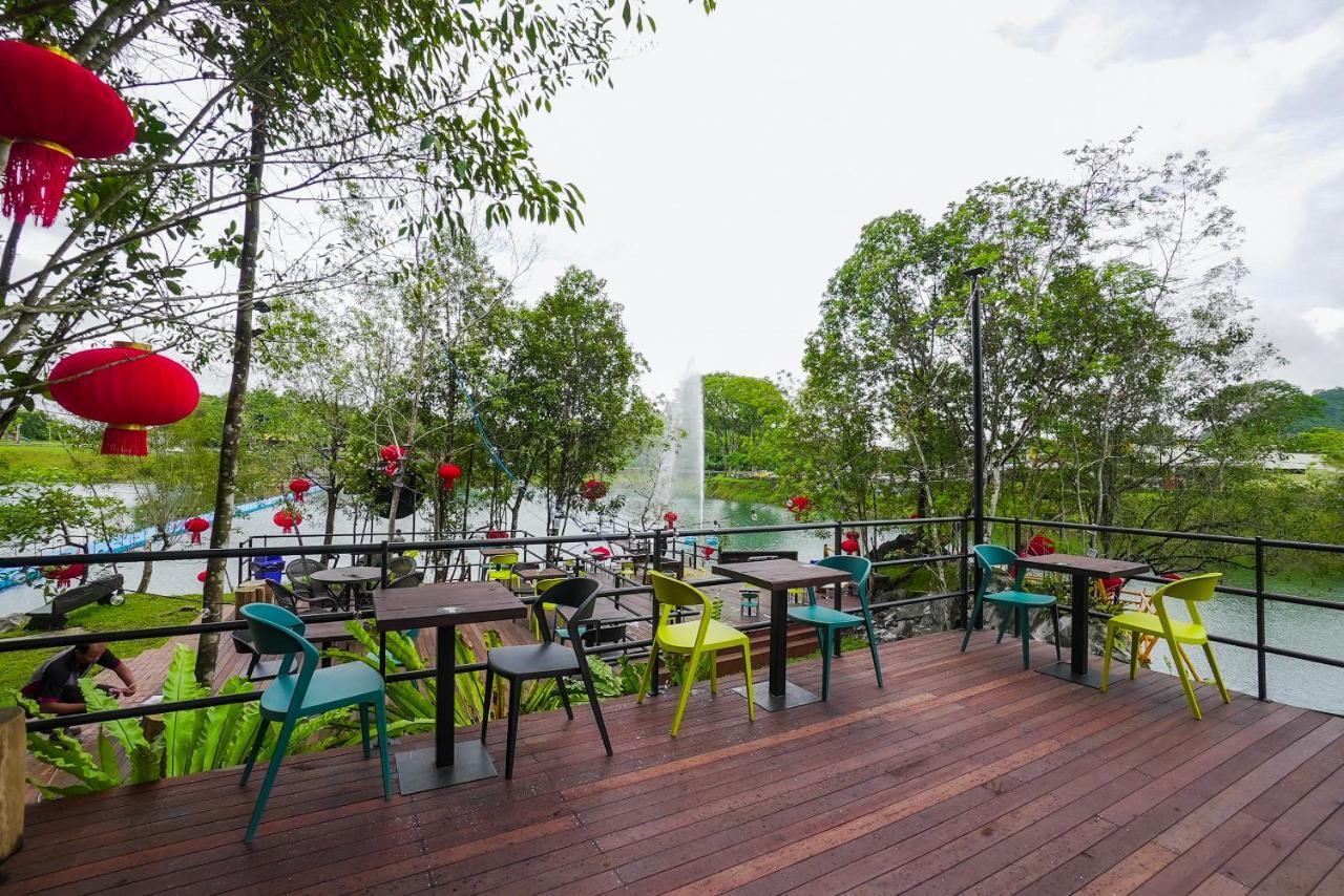 Roxy Tasik Biru Resort City Bau Exterior photo